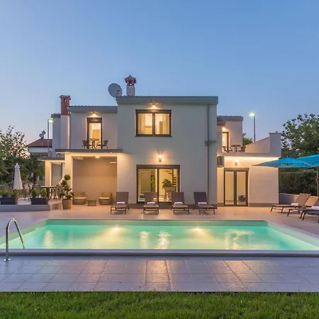 Mit Privatpool Fuer 9 Personen Ca 248 Qm In Porec, Istrien Istrische Riviera Сasa de vacaciones