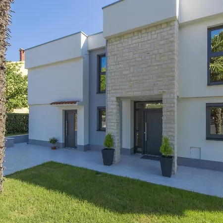 Сasa de vacaciones Mit Privatpool Fuer 9 Personen Ca 248 Qm In Porec, Istrien Istrische Riviera Poreč