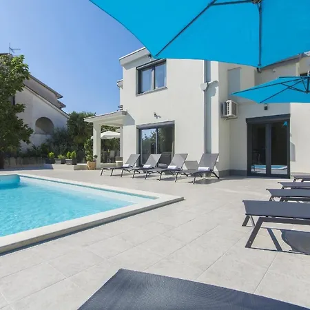 Сasa de vacaciones Mit Privatpool Fuer 9 Personen Ca 248 Qm In Porec, Istrien Istrische Riviera