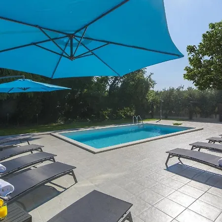 Сasa de vacaciones Mit Privatpool Fuer 9 Personen Ca 248 Qm In Porec, Istrien Istrische Riviera *