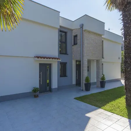 Mit Privatpool Fuer 9 Personen Ca 248 Qm In Porec, Istrien Istrische Riviera Сasa de vacaciones