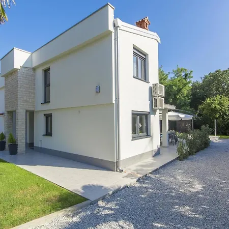 Mit Privatpool Fuer 9 Personen Ca 248 Qm In Porec, Istrien Istrische Riviera Сasa de vacaciones *