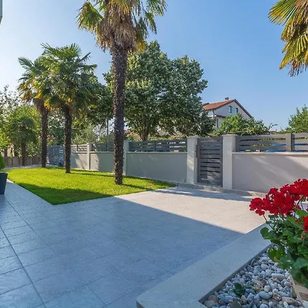 Сasa de vacaciones Mit Privatpool Fuer 9 Personen Ca 248 Qm In Porec, Istrien Istrische Riviera Poreč