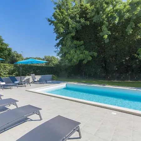 Сasa de vacaciones Mit Privatpool Fuer 9 Personen Ca 248 Qm In Porec, Istrien Istrische Riviera *